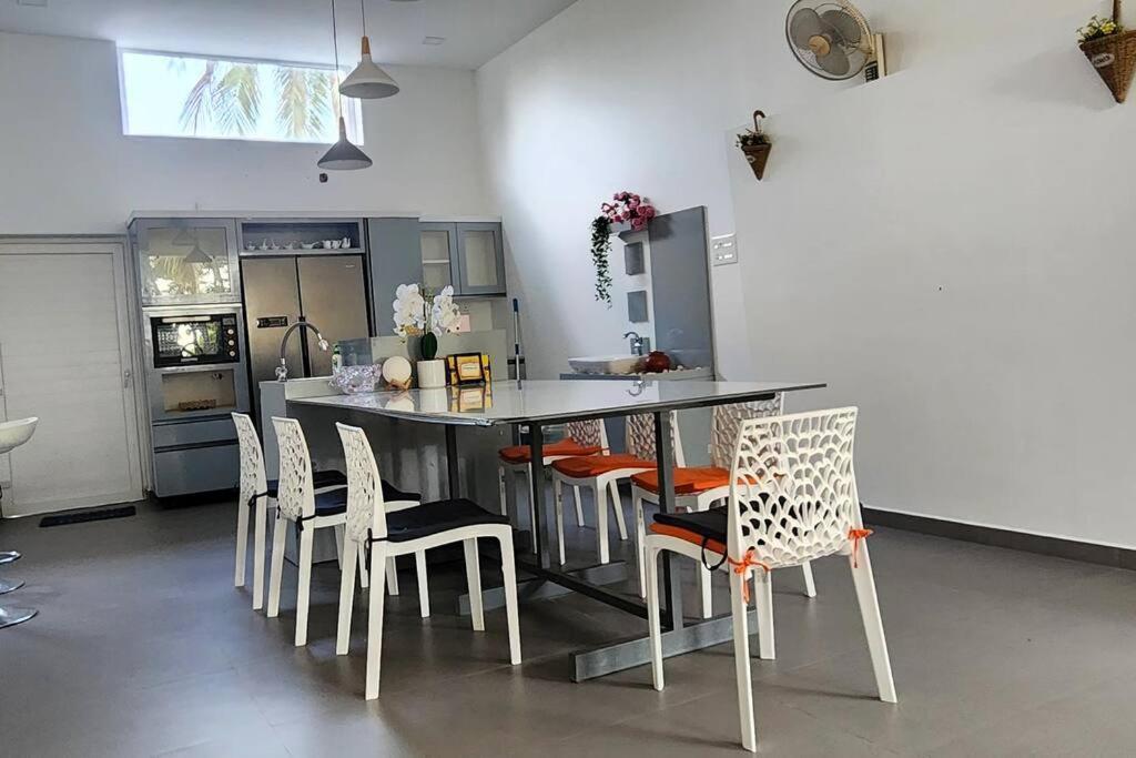 The Urban Getaway Villa Thiruvananthapuram ภายนอก รูปภาพ